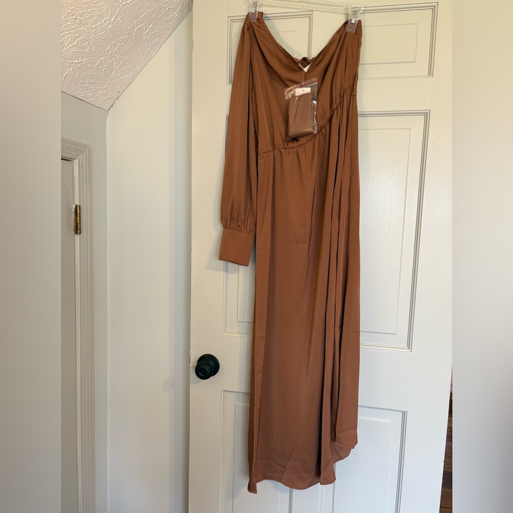 NEW Kirundo M Brown Asymetrical Long Sleeve One Shoulder Silky Maxi Dress - Picture 3 of 6